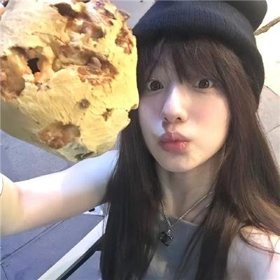 穿黄靴子的女孩